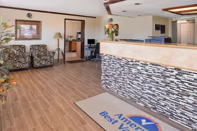 Photo 4 - Americas Best Value Inn Pittsburgh Airport