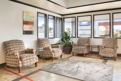 Photo 4 - Days Inn by Wyndham Bend