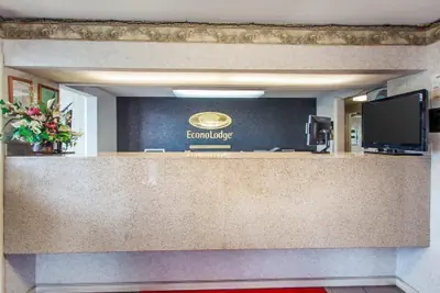 Photo 4 - Econo Lodge Troy