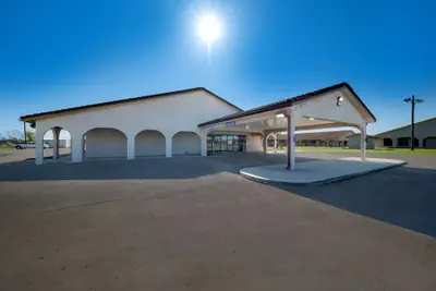 Photo 2 - Americas Best Value Inn Bonham