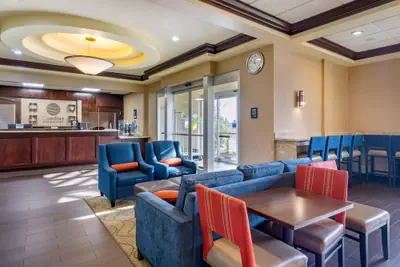 Photo 4 - Comfort Inn & Suites Seattle North