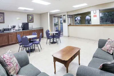 Photo 4 - Knights Inn Murfreesboro