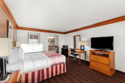 Photo 3 - Scottish Inn Decatur