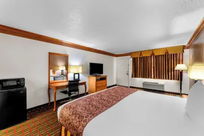 Photo 4 - Scottish Inn Decatur