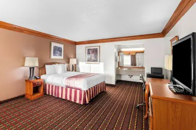 Photo 2 - Scottish Inn Decatur