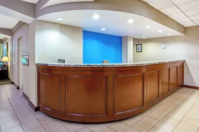 Photo 5 - La Quinta Inn & Suites by Wyndham Stamford / New York City