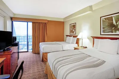 Photo 2 - La Quinta Inn & Suites by Wyndham Stamford / New York City