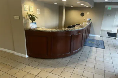 Photo 3 - La Quinta Inn & Suites by Wyndham Stamford / New York City