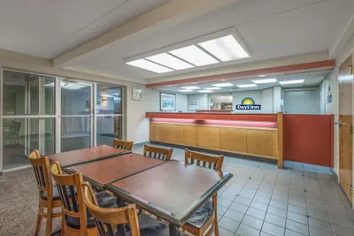 Photo 5 - Days Inn by Wyndham Harrisburg North