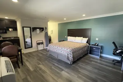 Photo 4 - Garden Inn & Suites