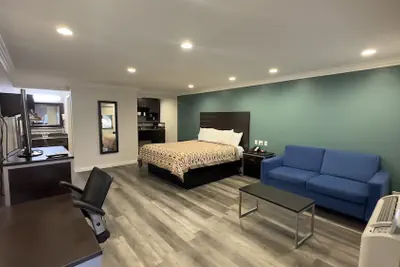Photo 5 - Garden Inn & Suites