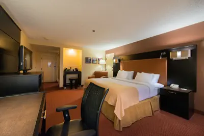 Photo 4 - GreenTree Hotel Phoenix West