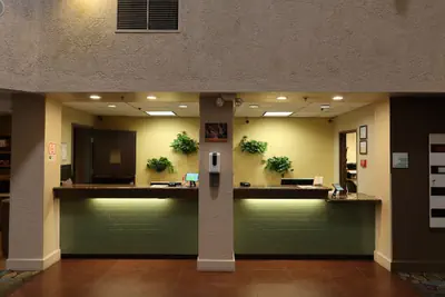 Photo 2 - GreenTree Hotel Phoenix West