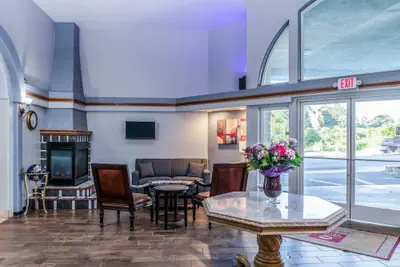 Photo 3 - Clarion Hotel By Humboldt Bay
