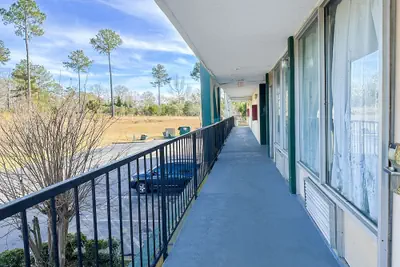 Photo 4 - Super Inn & Suites by OYO Milledgeville