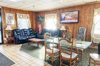 Photo 3 - Super Inn & Suites by OYO Milledgeville