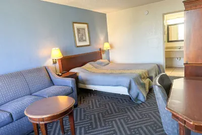 Photo 2 - Super Inn & Suites by OYO Milledgeville