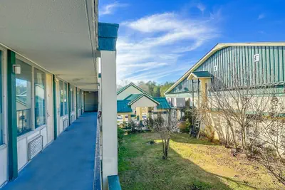Photo 5 - Super Inn & Suites by OYO Milledgeville