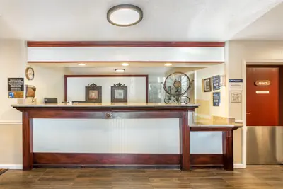 Photo 5 - Best Western Luxury Inn