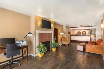 Photo 3 - Best Western Luxury Inn