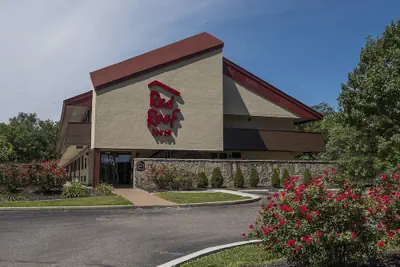 Photo 2 - Red Roof Inn Cincinnati East - Beechmont