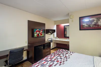 Photo 5 - Red Roof Inn Cincinnati East - Beechmont