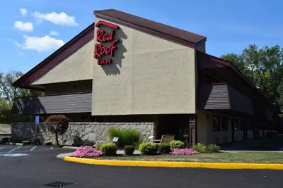 Photo 2 - Red Roof Inn Utica