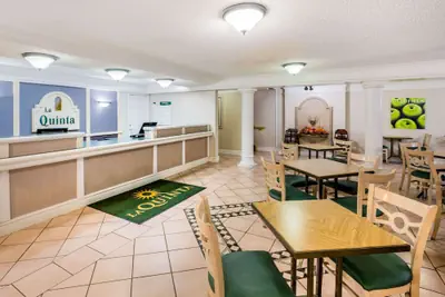 Photo 3 - La Quinta Inn by Wyndham Lufkin