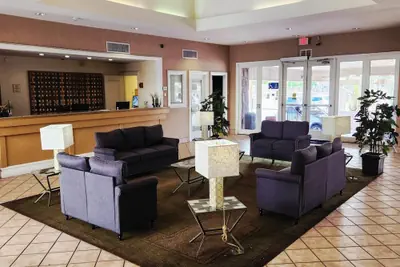 Photo 3 - Travelodge by Wyndham Phoenix North