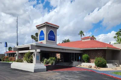 Photo 2 - Travelodge by Wyndham Phoenix North