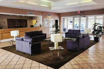 Photo 4 - Travelodge by Wyndham Phoenix North