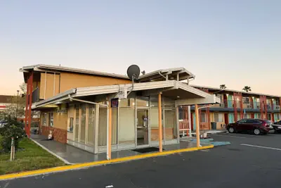 Photo 3 - Heritage Inn