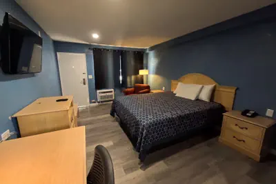 Photo 4 - Heritage Inn