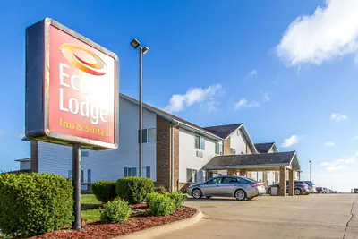Photo 2 - Econo Lodge Inn & Suites Pekin - Peoria Area
