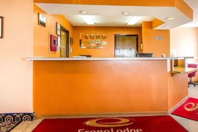 Photo 5 - Econo Lodge Inn & Suites Pekin - Peoria Area