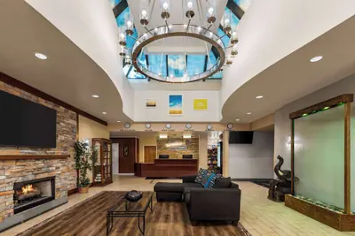 Photo 3 - Days Hotel by Wyndham Allentown Airport / Lehigh Valley