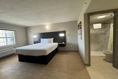 Photo 4 - Travelodge by Wyndham Venice