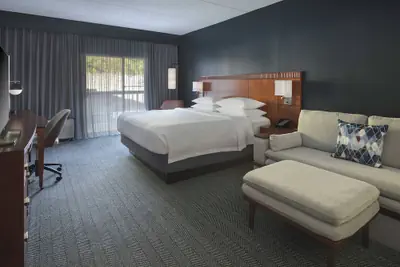 Photo 2 - Courtyard by Marriott Norwalk