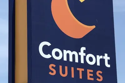 Photo 2 - Comfort Suites near Route 66