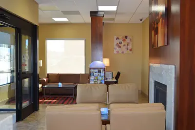 Photo 4 - SureStay Hotel by Best Western Tehachapi