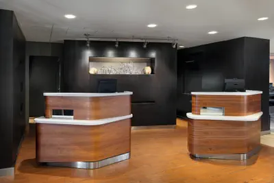 Photo 4 - Courtyard by Marriott San Francisco Airport