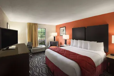 Photo 3 - Days Inn by Wyndham Rome Downtown