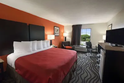 Photo 5 - Days Inn by Wyndham Rome Downtown
