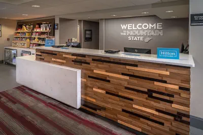 Photo 4 - Hampton Inn Charleston-Downtown