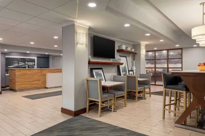 Photo 5 - Hampton Inn Charlottesville