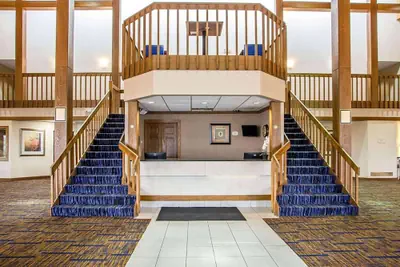 Photo 3 - Howard Johnson by Wyndham Merrillville