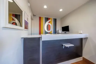 Photo 3 - Motel 6 Portland, OR - Southeast