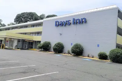Photo 2 - Days Inn by Wyndham Alexandria South
