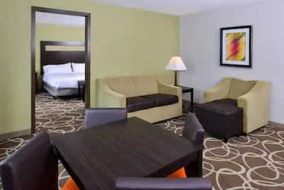 Photo 5 - Elimwood Hotel, a Ramada by Wyndham
