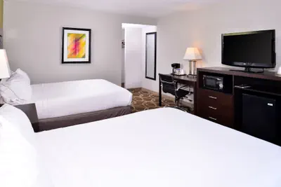 Photo 4 - Elimwood Hotel, a Ramada by Wyndham